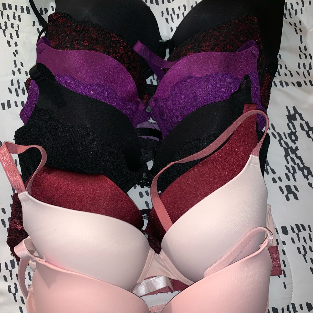 SOLD‼️‼️Victoria’s Secret Pink bras & black heart